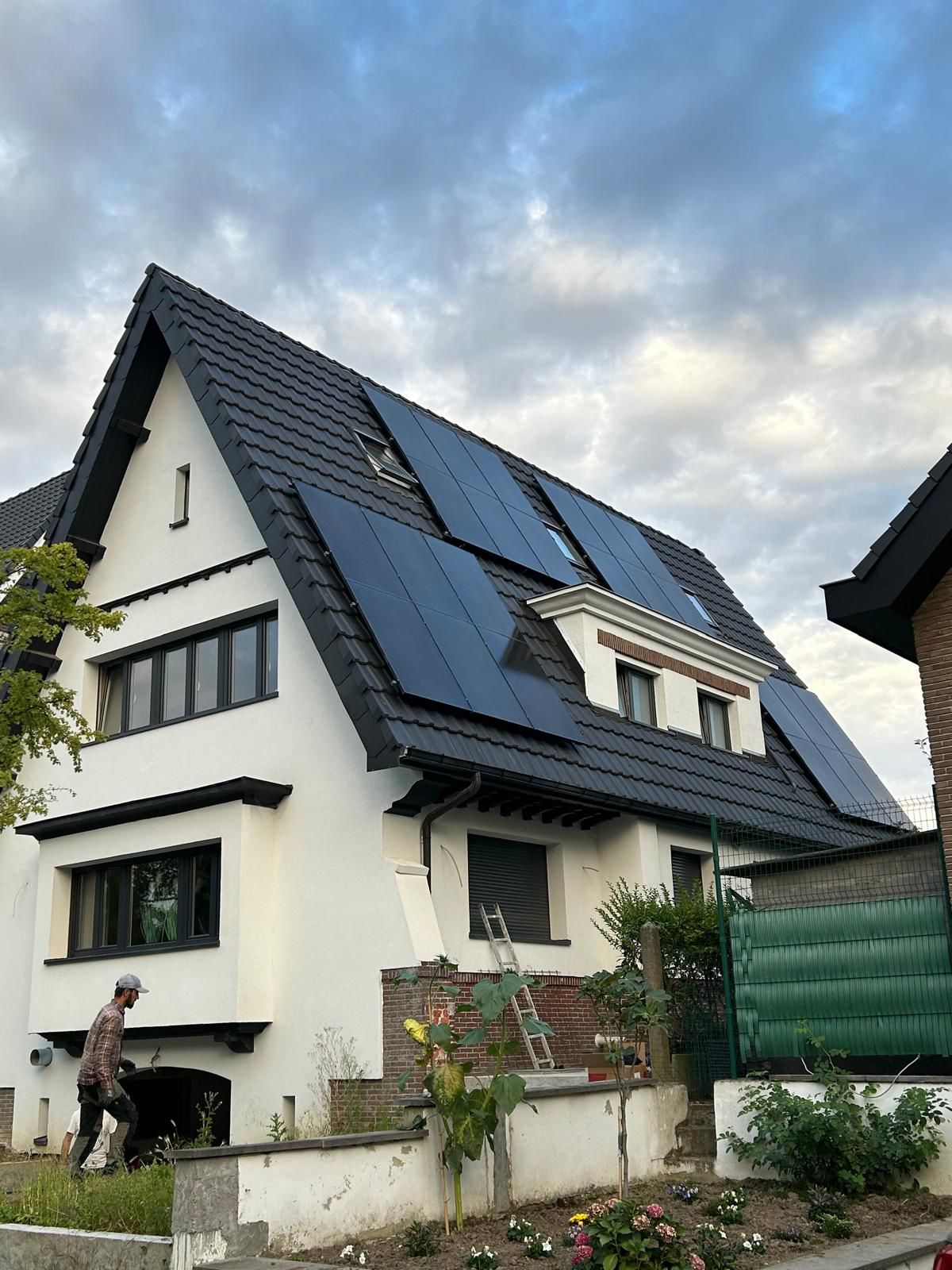 Réalisation panneaux solaires 12 — installation par un artisan certifié en Belgique