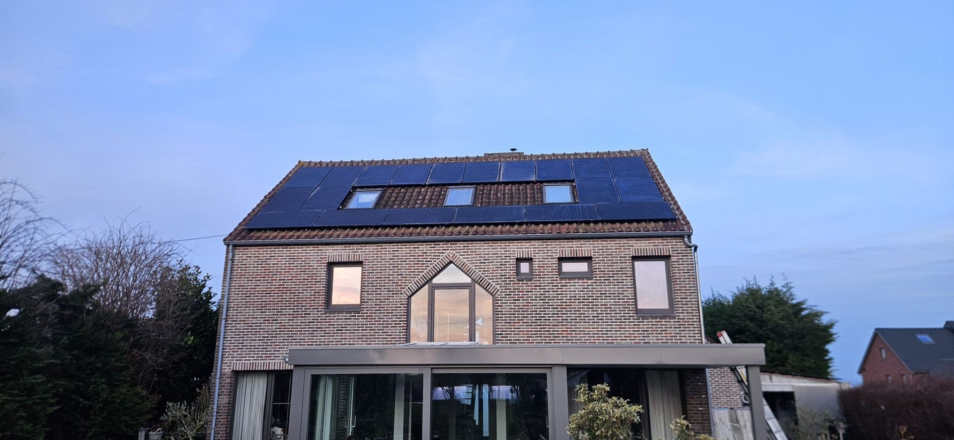 Réalisation panneaux solaires 15 — installation par un artisan certifié en Belgique
